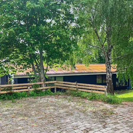 3 Bedroom Lovely In Semesterbostad